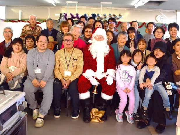 にほんご友の会 忘年クリスマス会に42名参加