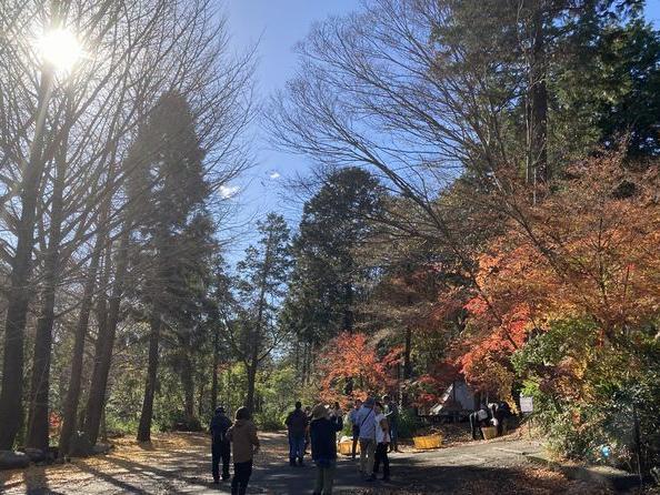 狭山緑地で落ち葉集め今年も