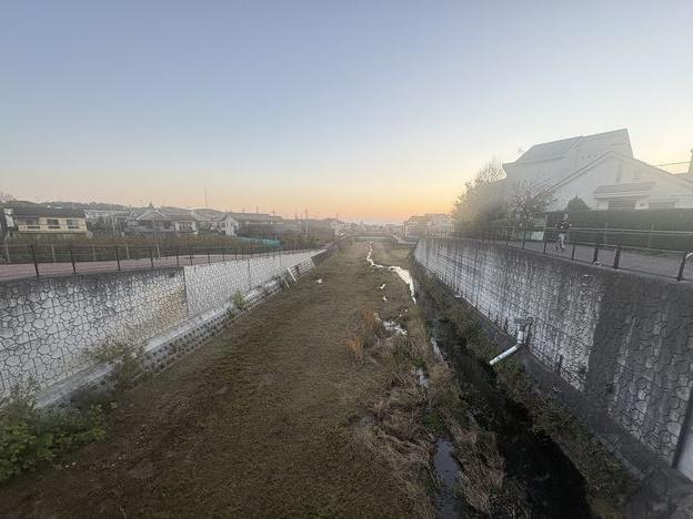 立冬を過ぎ 空堀川のカワセミと