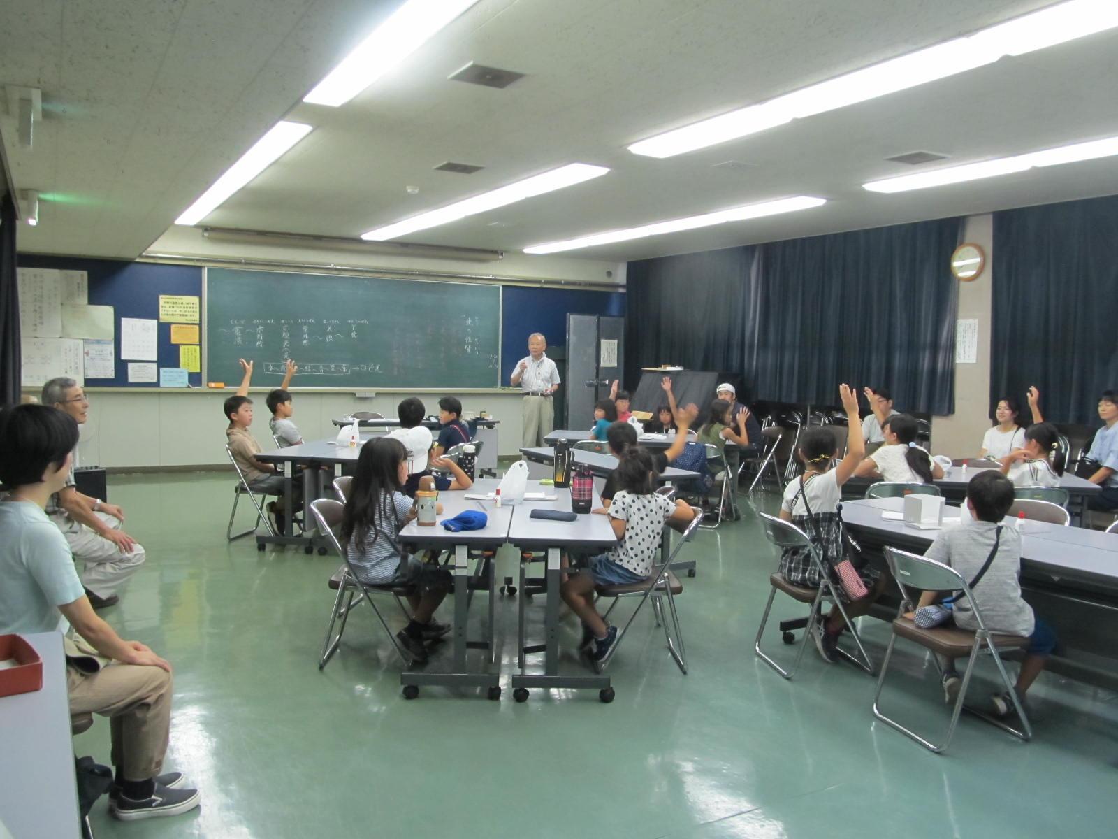 10/5（土）狭山公民館で光の性質を学びました