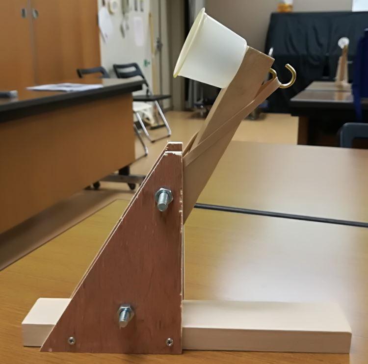 なんがい児童館でカタパルトを作って遊ぶ